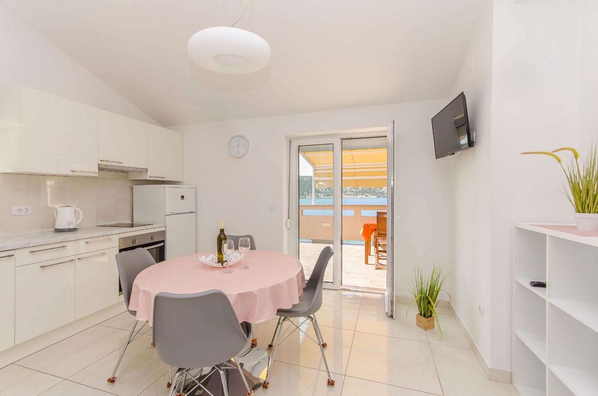 Apartment A-z *